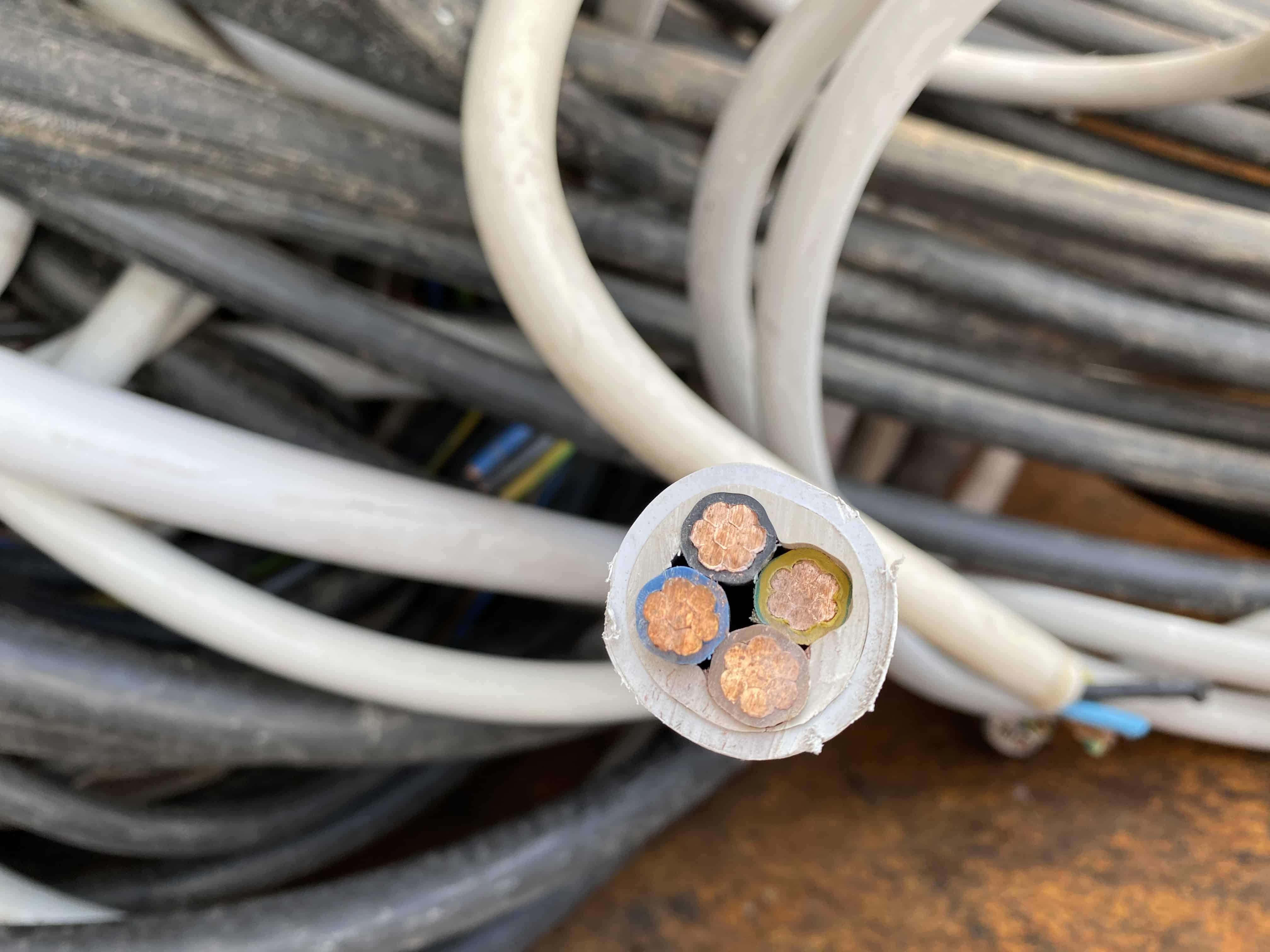 Kupferkabel ca. 70% Kupferkabel ca. 70%